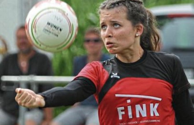 Die U-18-Faustballerinnen um Isabel Grau haben sich kein konkretes Ziel für die DM in Schneverdingen gesetzt, wollen aber auch kein Kanonenfutter sein. Foto: Nachreiner
