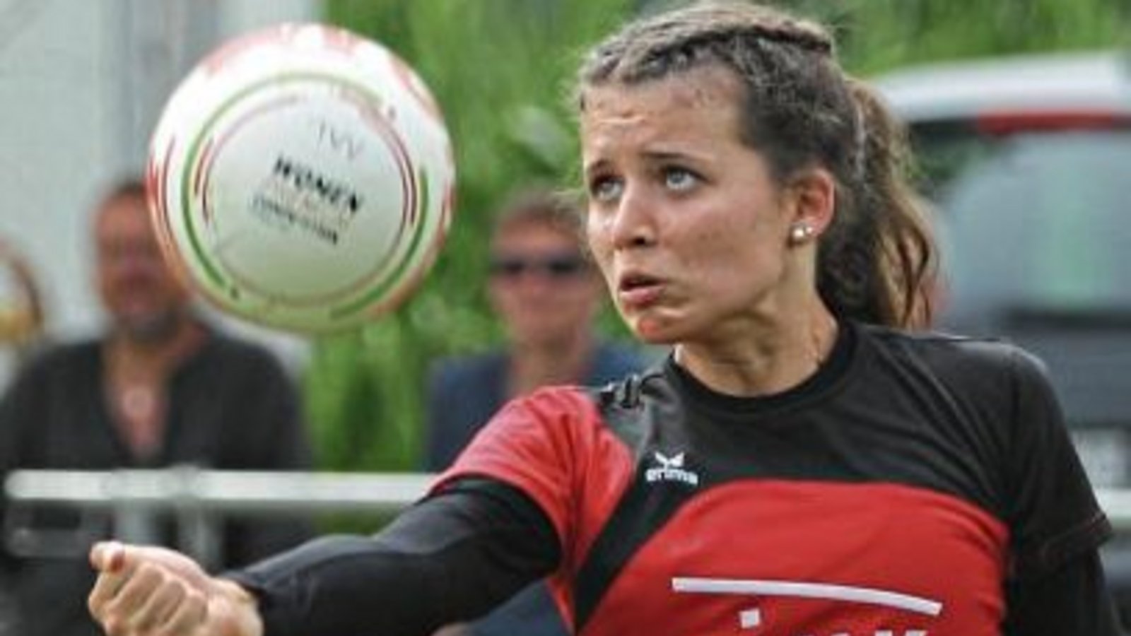 Die U-18-Faustballerinnen um Isabel Grau haben sich kein konkretes Ziel für die DM in Schneverdingen gesetzt, wollen aber auch kein Kanonenfutter sein. Foto: Nachreiner Die U-18-Faustballerinnen um Isabel Grau haben sich kein konkretes Ziel für die DM in Schneverdingen gesetzt, wollen aber auch kein Kanonenfutter sein. Foto: Nachreiner