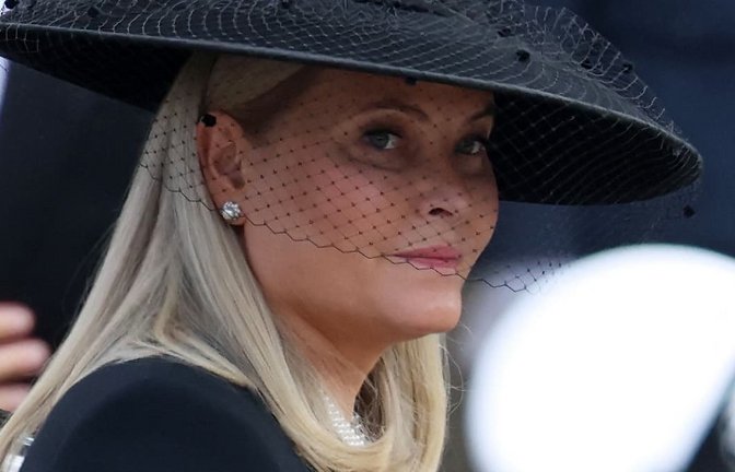 NORWAY-ROYALS-HARALD-FUNERAL: Queen Mette-Marit of Norway arrives for the funeral ceremony of late King Harald V of Norway in front the Cathedral in Oslo on September 9, 2026. (Photo by Odd ANDERSEN / AFP)<span class='image-autor'>ODD ANDERSEN/afp</span>