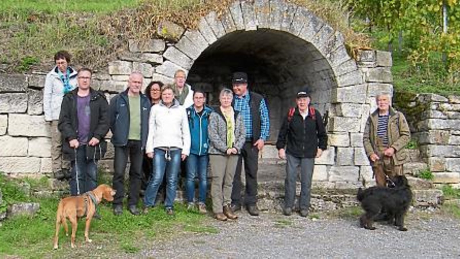 Die Albvereinsgruppe aus Hohenhaslach bei ihrer Tour. Foto: p Die Albvereinsgruppe aus Hohenhaslach bei ihrer Tour. Foto: p