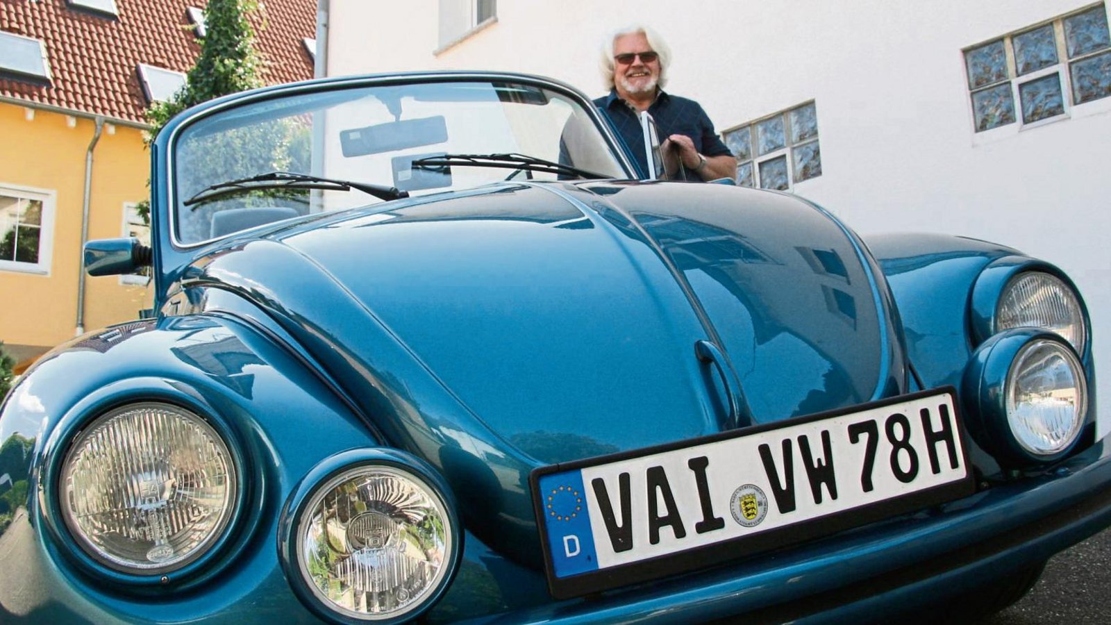 Jürgen Walther ist mit Käfern aufgewachsen. Sein heutiges Modell hat er 1987 gekauft.  Foto: Rostek