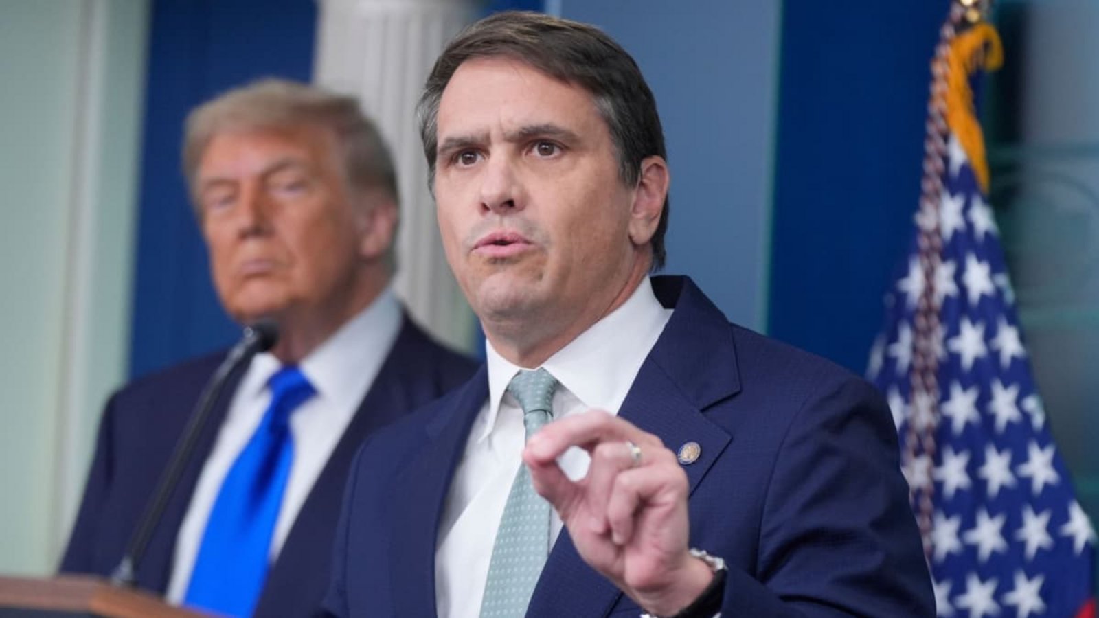 Nach der Entlassung von Pam Bondi führt Todd Blanche (r.) die Geschäfte im Justizministerium komissarisch. Nun will Trump seinen langjährigen Weggefährten dauerhaft ins Kabinett berufen.Manuel Ceneta/AP/dpa Nach der Entlassung von Pam Bondi führt Todd Blanche (r.) die Geschäfte im Justizministerium komissarisch. Nun will Trump seinen langjährigen Weggefährten dauerhaft ins Kabinett berufen.Manuel Ceneta/AP/dpa