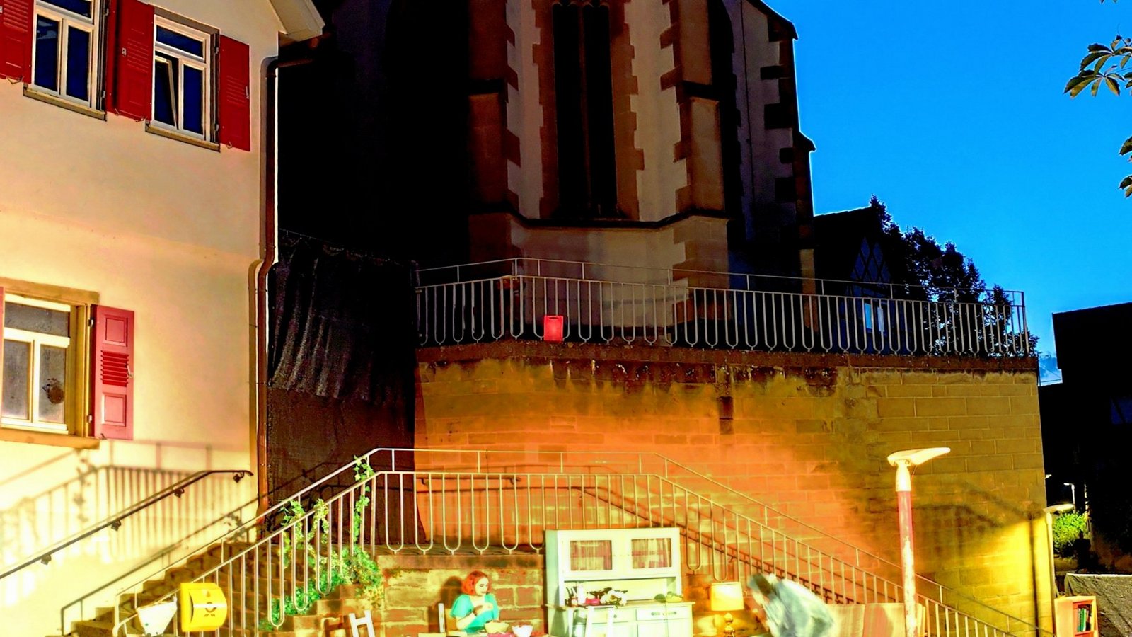 Open-Air-Bühne an der Eberdinger Kirche. Foto: p Open-Air-Bühne an der Eberdinger Kirche. Foto: p