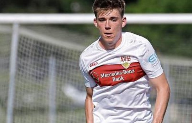 Luca Mack aus Löchgau hat bei der 1:3-Niederlage des VfB Stuttgart gegen den SV Darmstadt 98 sein Profi-Debüt in der 2. Fußball-Bundesliga gegeben. Foto: Baumann