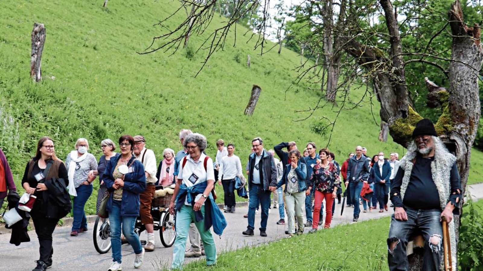 Beim Theaterspaziergang durchs Mühlental wartet mitunter der Teufel am Wegesrand. Fotos: Gergen Beim Theaterspaziergang durchs Mühlental wartet mitunter der Teufel am Wegesrand. Fotos: Gergen