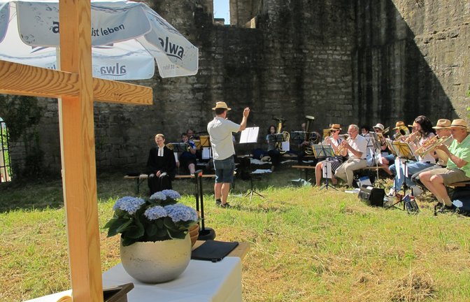 Immer am Pfingstmontag wird in der Ruine Alt-Sachsenheim Gottesdienst gefeiert. <span class='image-autor'>Foto: Makkens</span>