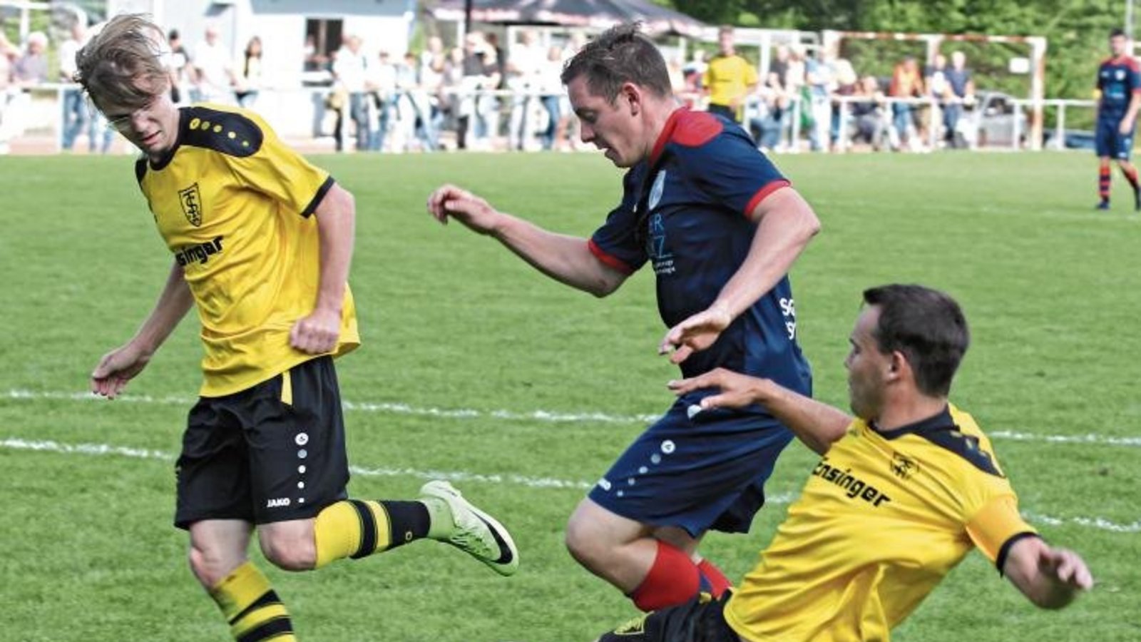 Die SGM Roßwag/Mühlhausen mit Benjamin Schwab (Mitte) hat zum Spitzenspiel der Fußball-Kreisliga B 7 schon am Samstag die SGM Sachsenheim in Mühlhausen zu Gast. Foto: Nachreiner Die SGM Roßwag/Mühlhausen mit Benjamin Schwab (Mitte) hat zum Spitzenspiel der Fußball-Kreisliga B 7 schon am Samstag die SGM Sachsenheim in Mühlhausen zu Gast. Foto: Nachreiner