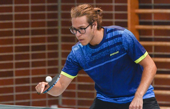 Pascal Wisirenko unterliegt mit dem TSV Aurich im Duell der beiden Lokalrivalen gegen die TTF Gündelbach. <span class='image-autor'>Foto: Leitner</span>