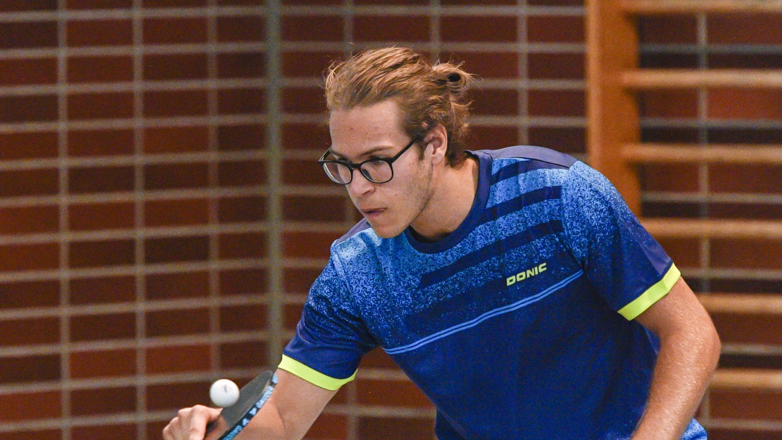 Pascal Wisirenko unterliegt mit dem TSV Aurich im Duell der beiden Lokalrivalen gegen die TTF Gündelbach. Foto: Leitner