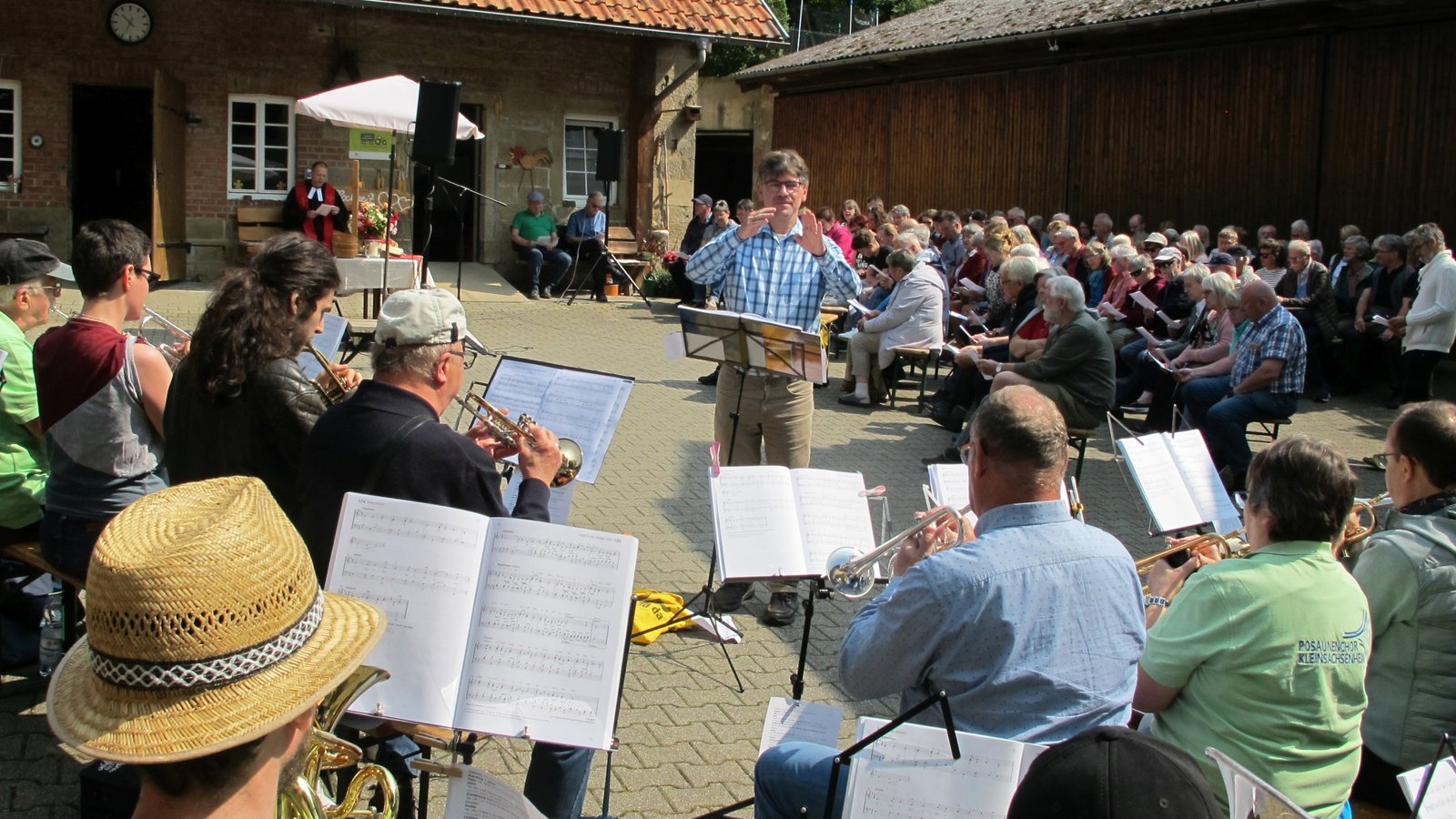 Bezirksgottesdienst evangelische Kirchengemeinden Sachsenheim Bauernhof Foto: Makkens