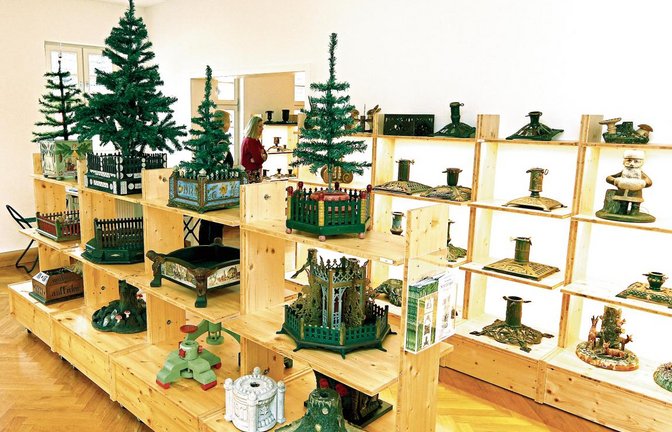In den Räumen des alten Lienzinger Rathauses hat das Christbaumständermuseum nun Platz gefunden.  Fotos: Kollros