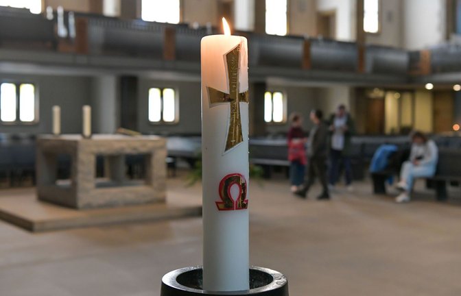 Ein Ausdruck von Hoffnung: Osterkerze in der Stuttgarter Stiftskirche<span class='image-autor'>Foto: Lichtgut/Max Kovalenko</span>