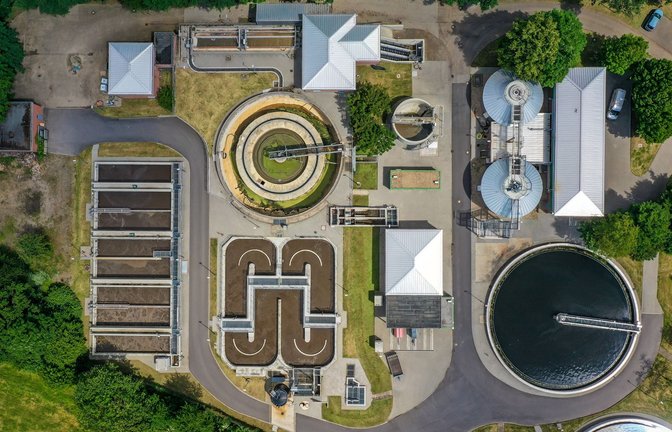 Die Klärwerke stehen vor riesigen Herausforderungen, es bieten sich ihnen aber auch riesige Chancen.<span class='image-autor'>Foto: /IMAGO/Rupert Oberhäuser</span>