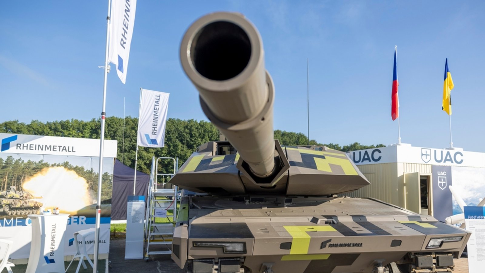 Rheinmetall-Aktie fällt am 1. Juni 2026 zeitweise um rund 7 Prozent. Lesen Sie den Hintergrund zum Kursrutsch und welche Faktoren jetzt für Anleger wichtig sind.Foto: Karolis Kavolelis / Shutterstock.com Rheinmetall-Aktie fällt am 1. Juni 2026 zeitweise um rund 7 Prozent. Lesen Sie den Hintergrund zum Kursrutsch und welche Faktoren jetzt für Anleger wichtig sind.Foto: Karolis Kavolelis / Shutterstock.com