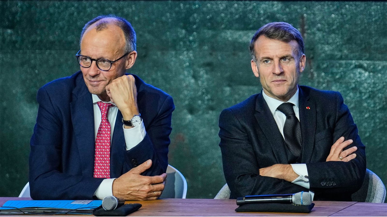 Kanzler Friedrich Merz (links) und Frankreichs Präsident Emmanuel Macron sehen sich als überzeugte Europäer. Doch im Streit um den Kampfjet FCAS geben sie nationalen Egoismen nach.Foto: Ebrahim Noroozi/Pool AP/dpa