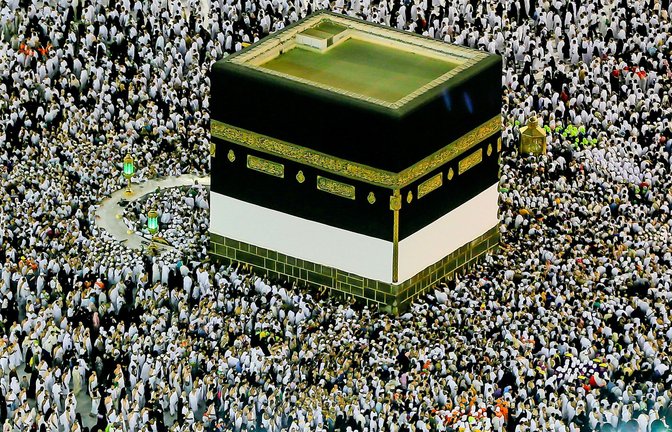 Zigtausende Pilger umrunden bei der Hadsch das Heiligtum Kaaba in Mekka<span class='image-autor'>Foto: dpa/Dar Yasin</span>