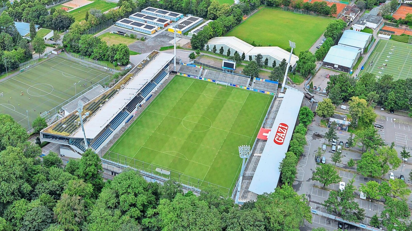 Das Stadion auf der Waldau trägt auch in den nächsten zehn Jahren den Namen eines Sponsors.Foto: Lichtgut/Julian Rettig