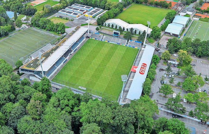 Das Stadion auf der Waldau trägt auch in den nächsten zehn Jahren den Namen eines Sponsors.<span class='image-autor'>Foto: Lichtgut/Julian Rettig</span>