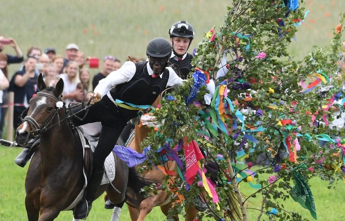 Der Pfingstritt gehört in Wurmlingen zur Tradition (Aufnahme von 2019) – doch das sogenannte Blackfacing ist umstritten.<span class='image-autor'>Foto: imago images / Eibner</span>