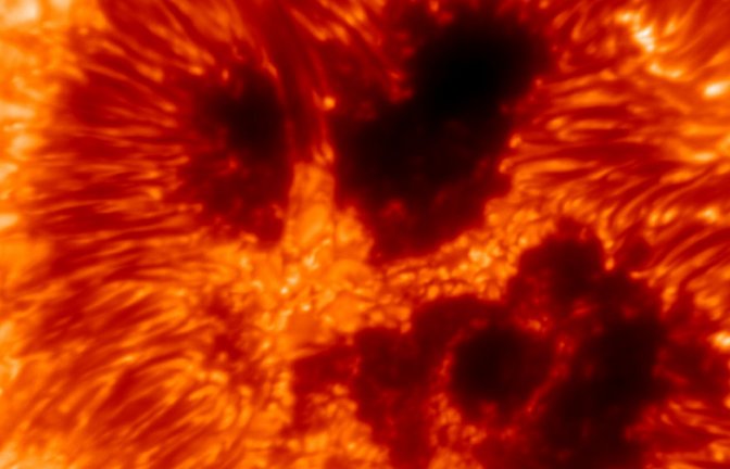 Das weltweit größte Sonnenteleskop, das „Inouye Solar Telescope“ der  National Science Foundation (NSF), steht auf einem Vulkan auf Hawaii. Nach fast 15 Jahren Vorbereitungszeit hat das deutsche Instrument für das Inouye-Sonnenteleskop, der Visible Tunable Filtergraph (VTF), nun seine ersten Bilder von der Sonne aufgenommen.<span class='image-autor'>Foto: VTF/KIS/NSF/NSO/AURA/Max-Planck-Institut für Sonnensystemforschung/dpa</span>