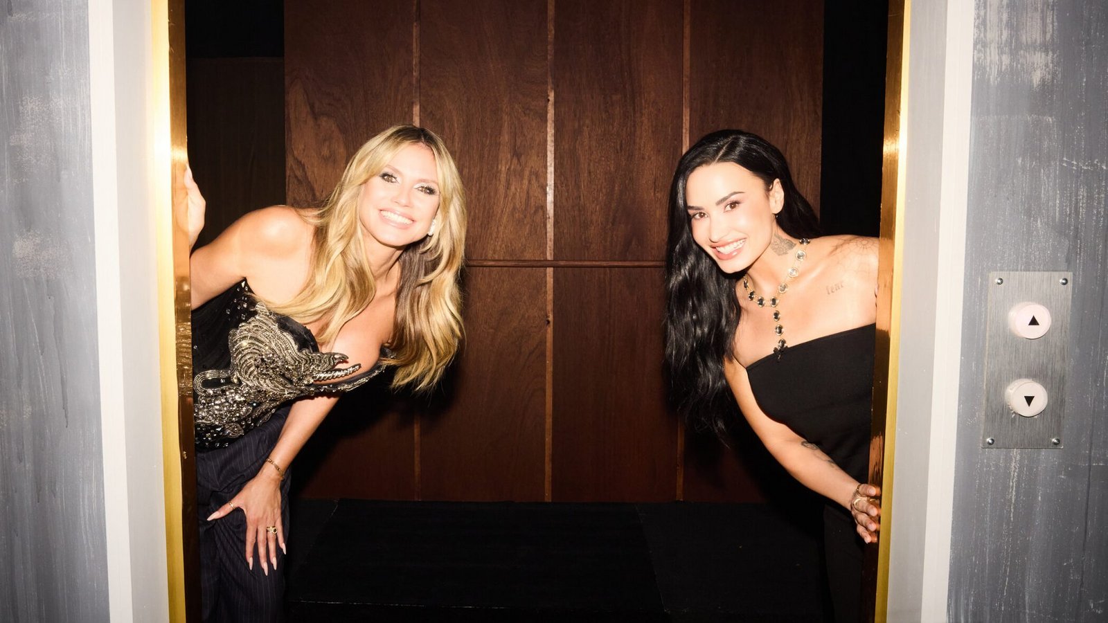 Demi Lovato (rechts) zu Gast bei Heidi Klum (links).Foto: ProSieben/Max Montgomery Demi Lovato (rechts) zu Gast bei Heidi Klum (links).Foto: ProSieben/Max Montgomery