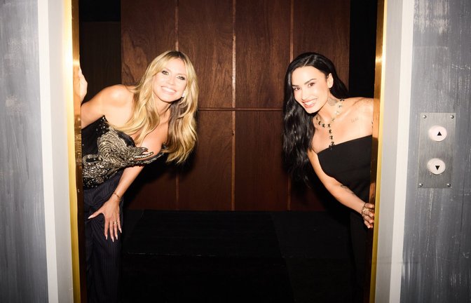 Demi Lovato (rechts) zu Gast bei Heidi Klum (links).<span class='image-autor'>Foto: ProSieben/Max Montgomery</span>