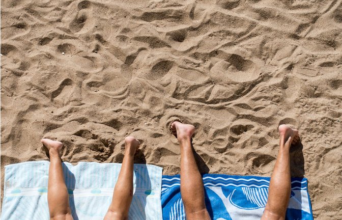 Urlaub hat viel Gesichter: die mögen faul am Strand liegen, andere unternehmen lieber etwas.<span class='image-autor'>Foto: imago/McPHOTO/Erwin Wodicka</span>
