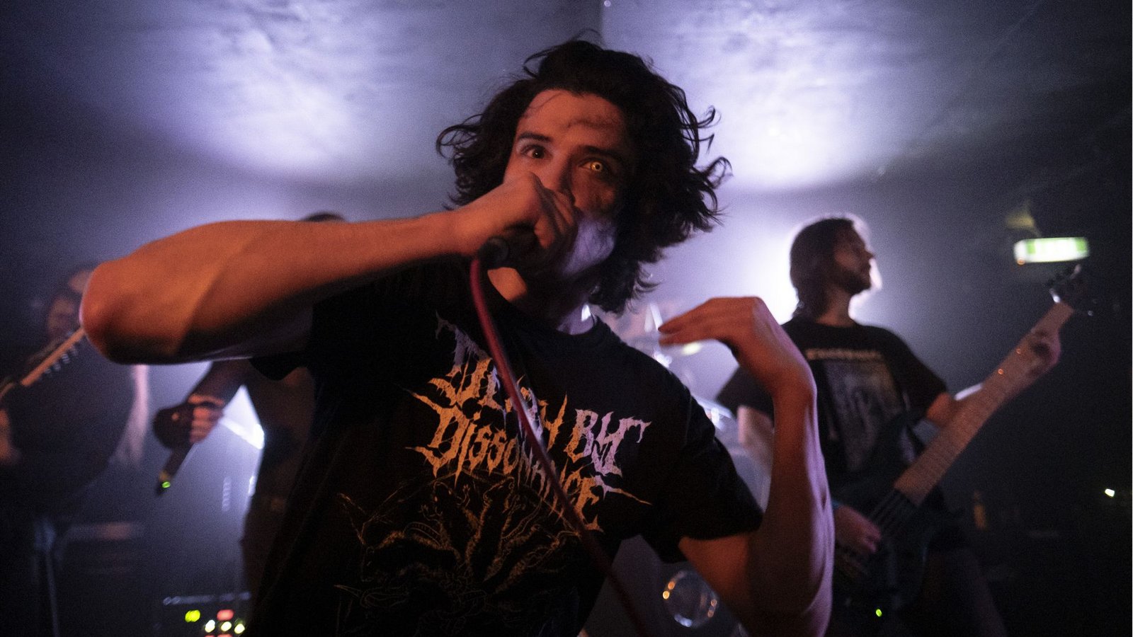 Ciro Ernesto Mansilla bei seinem ersten Auftritt als Metal-Sänger im Juze Backnang.Foto: Steff Tina