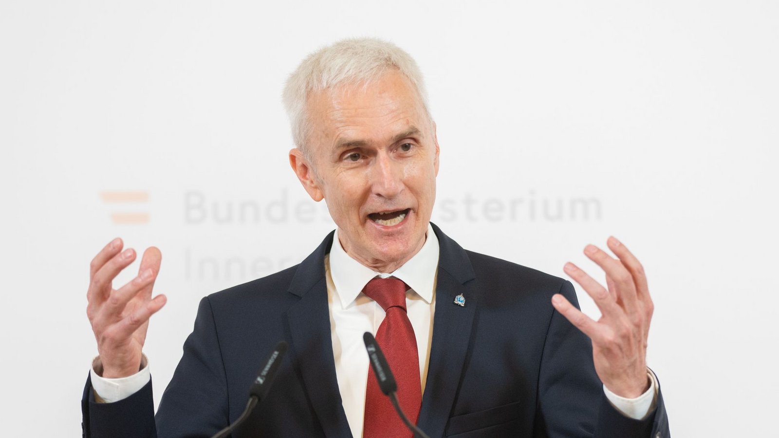 Der Generalsekretär von Interpol Jürgen Stock warnt vor dem Opioid Fentanyl, das in den USA bereits weit verbreitet ist. (Symbolfoto)Foto: APA/dpa/Georg Hochmuth Der Generalsekretär von Interpol Jürgen Stock warnt vor dem Opioid Fentanyl, das in den USA bereits weit verbreitet ist. (Symbolfoto)Foto: APA/dpa/Georg Hochmuth