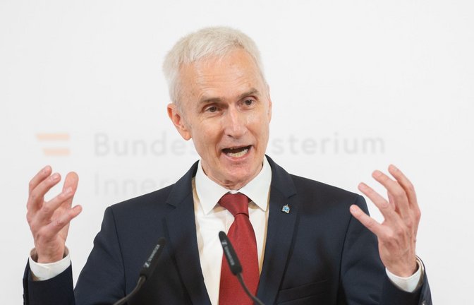 Der Generalsekretär von Interpol Jürgen Stock warnt vor dem Opioid Fentanyl, das in den USA bereits weit verbreitet ist. (Symbolfoto)<span class='image-autor'>Foto: APA/dpa/Georg Hochmuth</span>