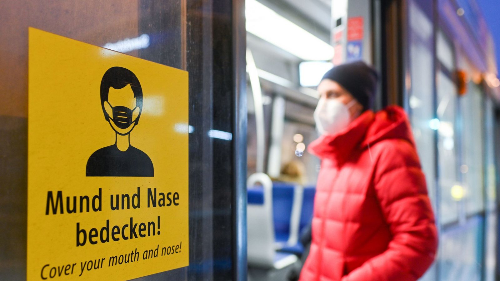 Solche Mahnungen gelten in Bus und Bahn schon bald nicht mehr.Foto: dpa/Tobias Hase Solche Mahnungen gelten in Bus und Bahn schon bald nicht mehr.Foto: dpa/Tobias Hase