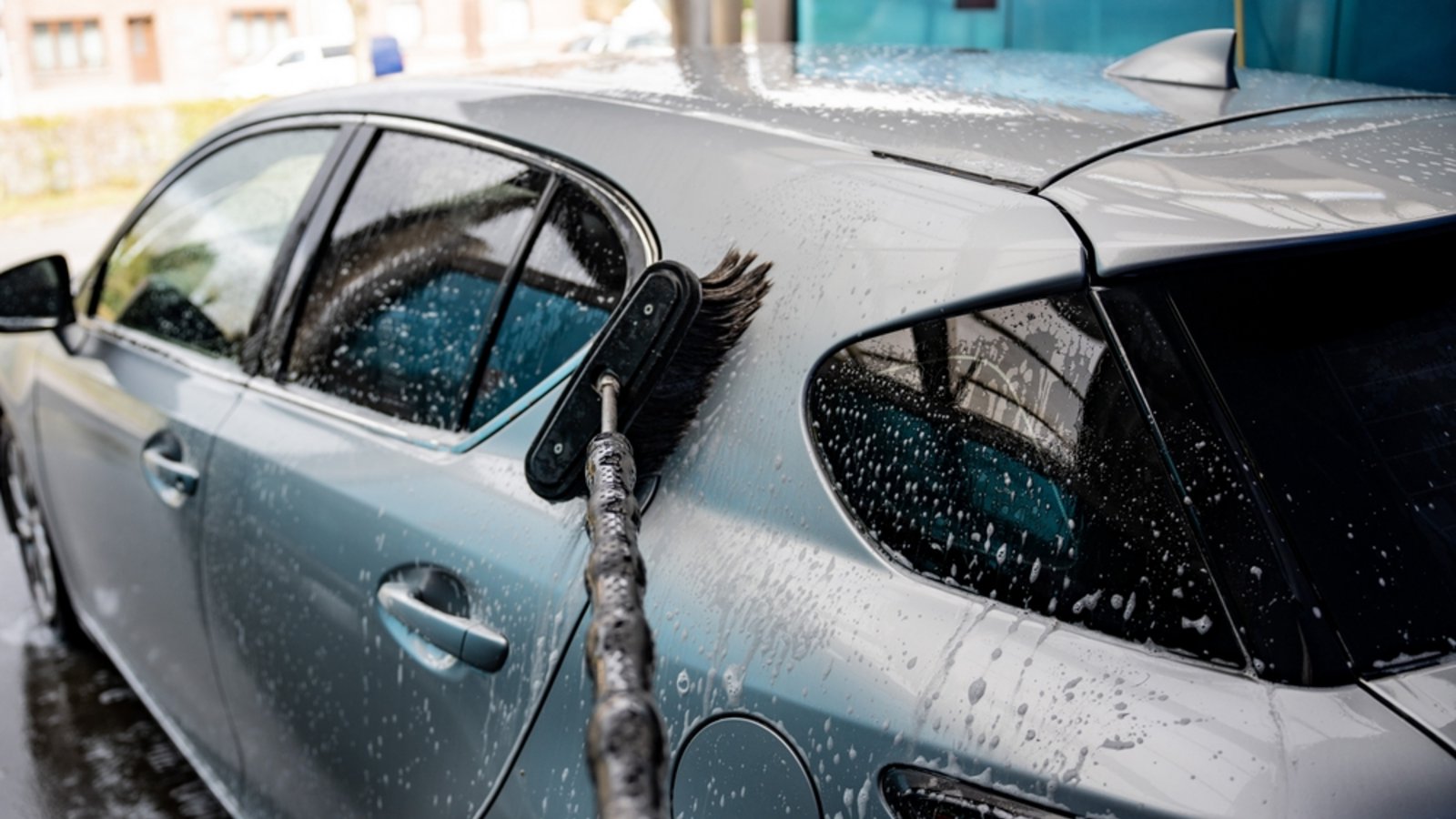 Kann man am 1. Mai das Auto waschen?Foto: Misha Mula / shutterstock.com Kann man am 1. Mai das Auto waschen?Foto: Misha Mula / shutterstock.com