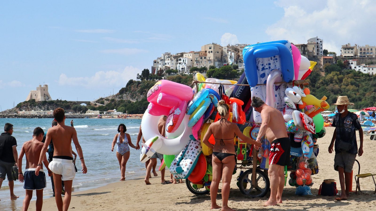 Bezahlstrände sind typisch italienisch, hier der Lido von Sperlonga, südlich von RomFoto: imago/Depositphotos/Lucamato