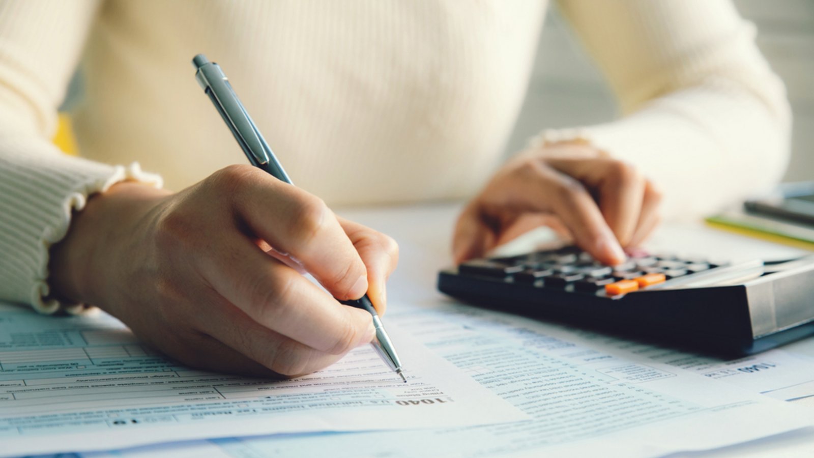 Theoretisch kann die Steuererklärung bereits jetzt abgegeben werden.Foto: chayanuphol / shutterstock.com Theoretisch kann die Steuererklärung bereits jetzt abgegeben werden.Foto: chayanuphol / shutterstock.com