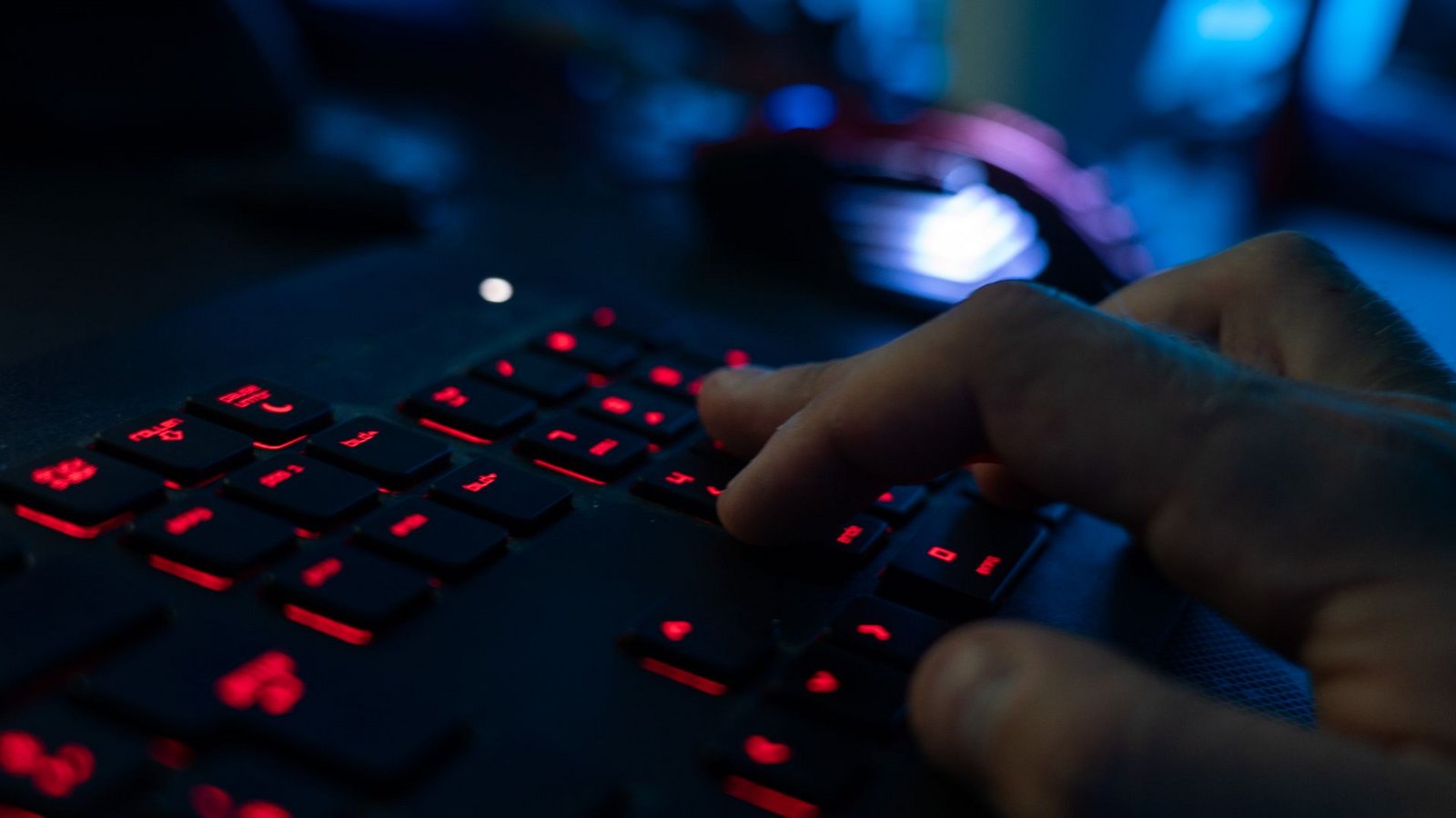Jeder neunte Internetnutzer in Deutschland (11 Prozent) wurde im vergangenen Jahr Opfer von Cyberkriminalität. (Symbolbild)Foto: Nicolas Armer/dpa