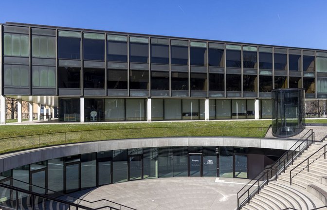 Wird zur Theaterbühne   – der Landtag von Baden-Württemberg in Stuttgart.<span class='image-autor'>Foto: IMAGO/Arnulf Hettrich</span>