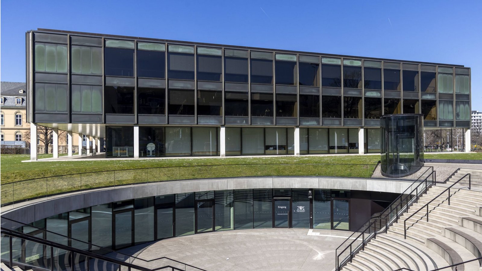 Wird zur Theaterbühne – der Landtag von Baden-Württemberg in Stuttgart.Foto: IMAGO/Arnulf Hettrich Wird zur Theaterbühne – der Landtag von Baden-Württemberg in Stuttgart.Foto: IMAGO/Arnulf Hettrich