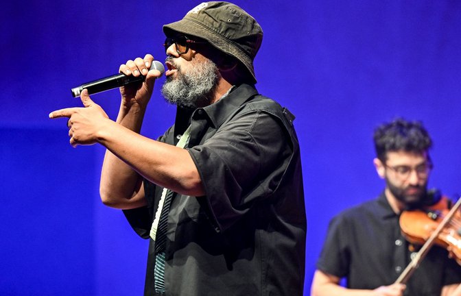 Passt immer noch zusammen: Samy Deluxe vor einem Jahr bei einem Auftritt mit dem Takeover! Ensemble in Essen.<span class='image-autor'>Foto: Imago/Funke Foto Services</span>