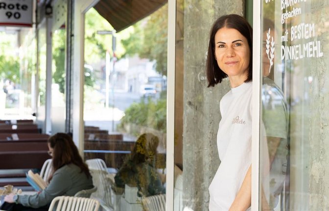 Silke Effenberger war 18 Jahre lang bei Mercedes. Nach der Abfindung übernahm sie die Leitung dreier Stuttgarter Cafés, darunter das „Carlo“ in der Rotebühlstraße.<span class='image-autor'>Lichtgut/Leif Piechowski</span>