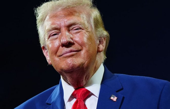 US-Präsident Trump. Die von der US-Regierung verkündeten neuen Zölle sind in der Nacht zum Freitag in Kraft getreten.<span class='image-autor'>Julia Demaree Nikhinson/AP/dpa</span>