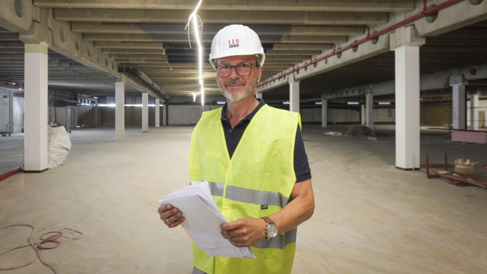 Baustelle auf der ehemaligen Karstdt-Fläche: Sie wird für neue Mieter vorbereitet. Center-Manager Serge Micarelli verschafft sich einen Überblick über den aktuellen Stand.Simon Granville Baustelle auf der ehemaligen Karstdt-Fläche: Sie wird für neue Mieter vorbereitet. Center-Manager Serge Micarelli verschafft sich einen Überblick über den aktuellen Stand.Simon Granville