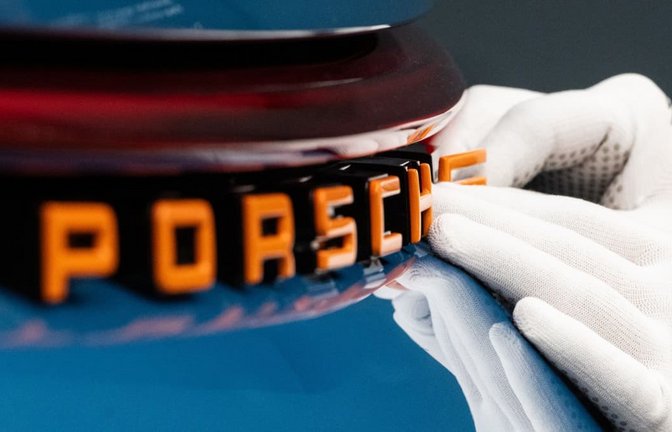 Porsche macht etwas weniger Umsatz als erwartet, verdient operativ aber wieder Geld (Archivbild)<span class='image-autor'>Marijan Murat/dpa</span>