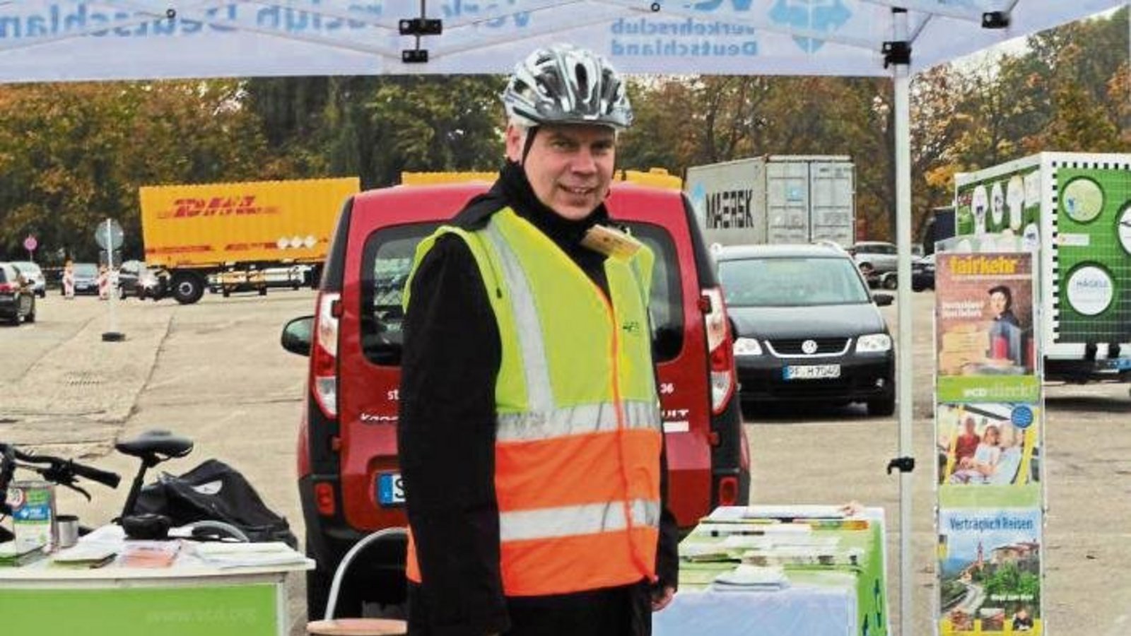 Matthias Lieb vom Verkehrsclub Deutschland (VCD) zeigte bei den Mobilitätstagen in Pforzheim das Elektro-Einrad. In Städten wie Paris seien die sogenannten Solowheels schon der Renner, bei uns fehle noch die Straßenzulassung, so Lieb. Foto: p