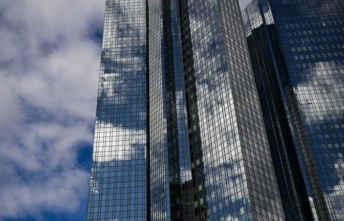 Ermittler durchsuchen Deutsche Bank in Frankfurt. (Archivbild)<span class='image-autor'>Arne Dedert/dpa</span>
