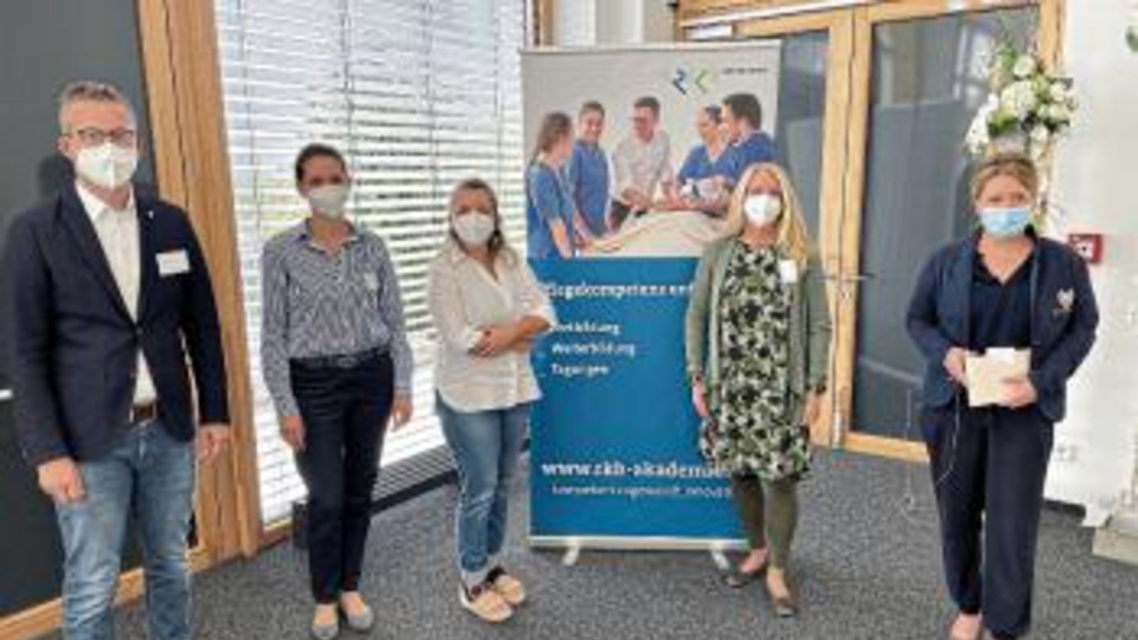Die Referenten der Fachtagung Palliative Care 2021 der RKH Akademie (von links): Dr. Stefan Angermeier, Dr. Natalie Schröder, Helga Essert-Lehn, Carola Fromm und Katrin Bangha. p Die Referenten der Fachtagung Palliative Care 2021 der RKH Akademie (von links): Dr. Stefan Angermeier, Dr. Natalie Schröder, Helga Essert-Lehn, Carola Fromm und Katrin Bangha. p