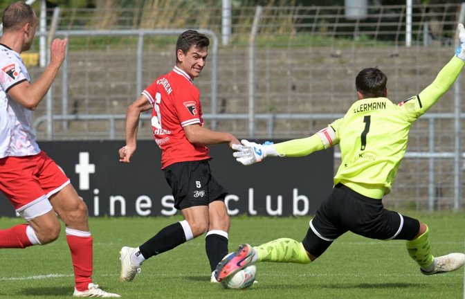 Yannick Toth (Mitte) vom SSV Reutlingen hat in dieser Saison bereits zweimal getroffen.<span class='image-autor'>Eibner/Jo Baur</span>