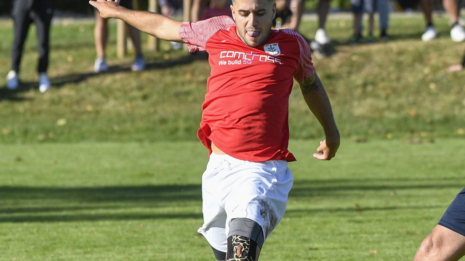 Spielertrainer Nikola Ristomanov trifft in Leonberg zum Ausgleich. Foto: Archiv/Leitner Spielertrainer Nikola Ristomanov trifft in Leonberg zum Ausgleich. Foto: Archiv/Leitner