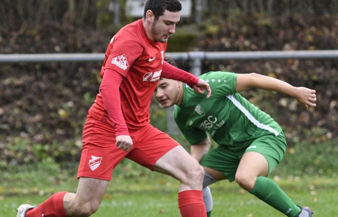 Marius Kohler (links) und der SV Horrheim haben im Derby gegen den VfB Vaihingen die Meisterschaft im Visier. <span class='image-autor'>Foto: Leitner</span>