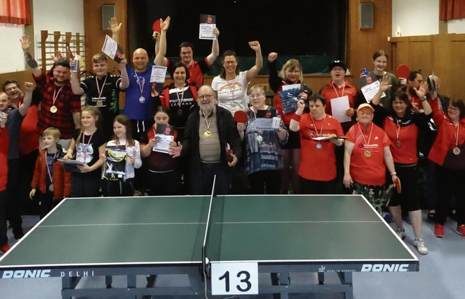 Über das gelungene Tischtennis-Inklusionsturnier beim TSV Großglattbach freuen sich alle Teilnehmer und Organisatoren. <span class='image-autor'>Foto: privat</span>