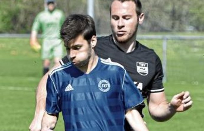 Tim Scheuermann (links) ist der Dreh- und Angelpunkt in der Offensive des A-Ligisten SV Illingen. Foto: Leitner